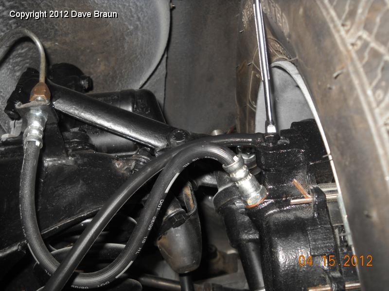 MGB1970/Restoration/Gearbox and Clutch/Clutch/Final Clutch cylinder bleed using front brake 02